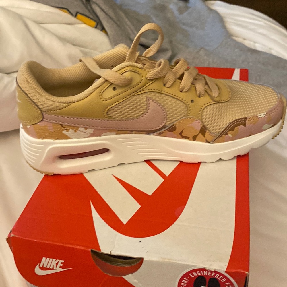 Size 6 Nike Air Max